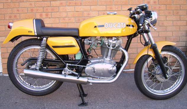 Ducati_1974_450_Desmo_rh.jpg