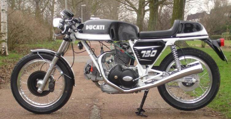 Ducati_750_Sport_with_curved_Contis.jpg